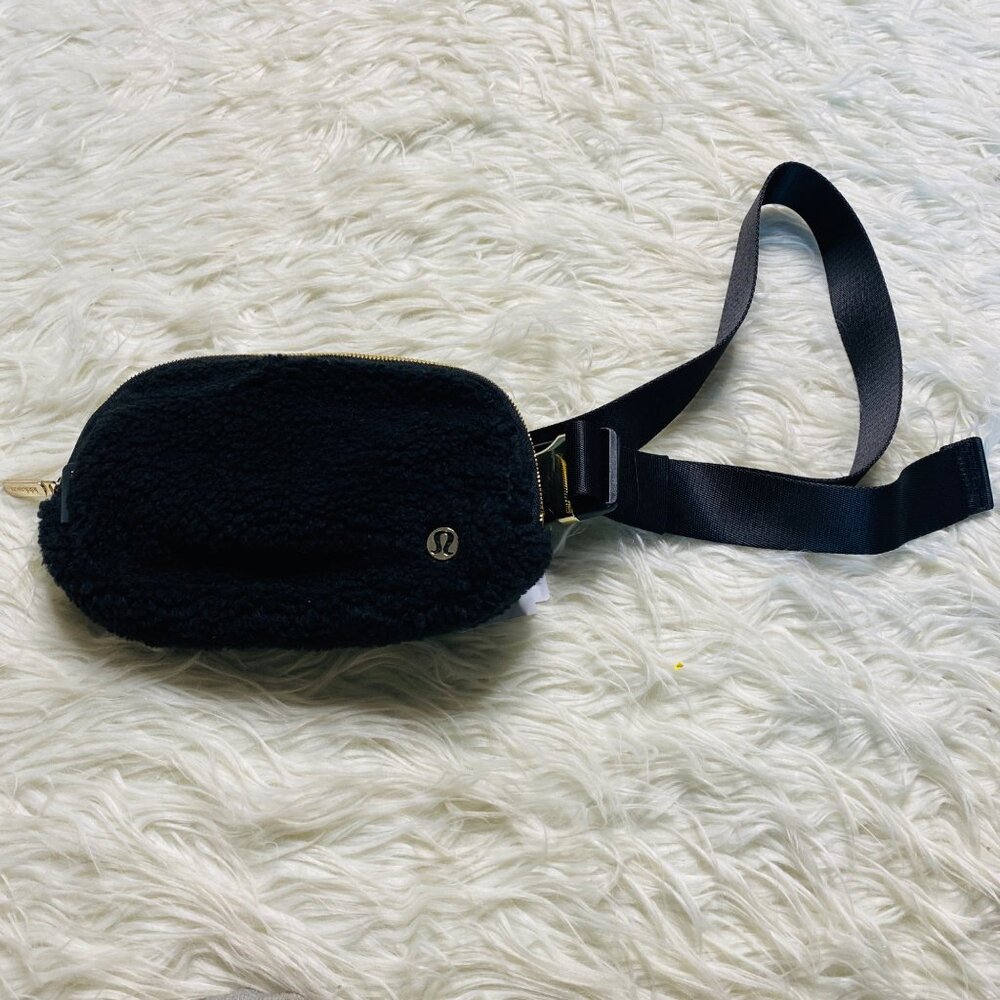 Lululemon Everywhere Belt Bag Fleece Black One Size NWT Fanny Pack Black